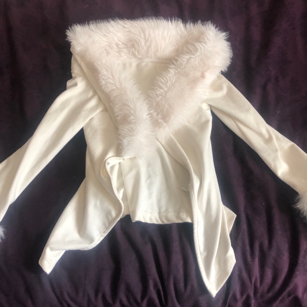 Women's cream Faux-Fur Trim off shoulder top
